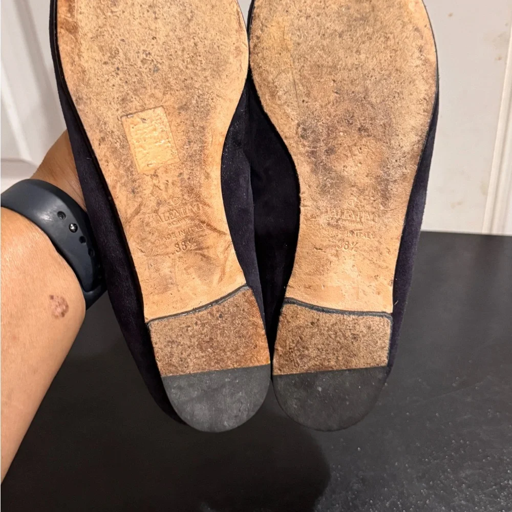 Valentino Garavani Black rosette Flats Elegant Comfort 8.5/38.5 made in Italy